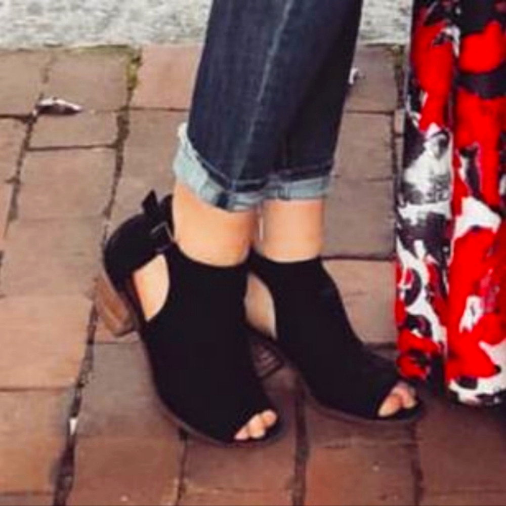 Lucky Brand black leather sandals sz 6 NWT